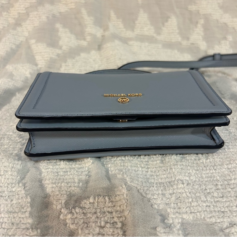 Michael Kors Pale Blue Jet Set Charm Small Top Handle Smartphone Crossbody Purse - Picture 9 of 15